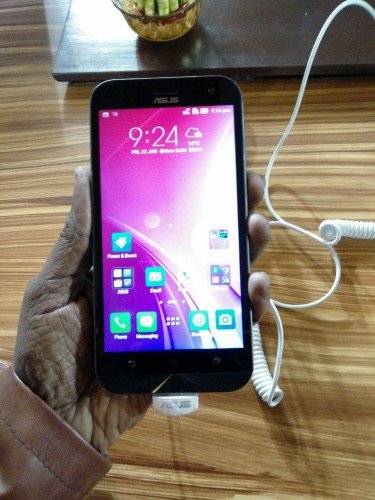ASUS Zenfone Zoom hands on images