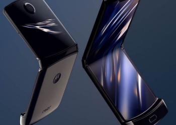 Moto razr 2019 foldable phone