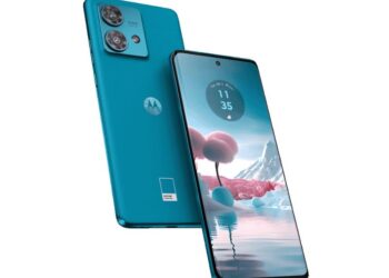 Moto Edge 40 Neo with curved screen