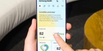 Samsung Health app AI features on Galaxy phone