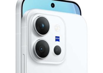 vivo X300 E in Moonlight White with its square Zeiss triple camera module
