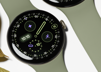 Google Pixel Watch 5 in olive with an Active band, the model that supports double pinch customisation