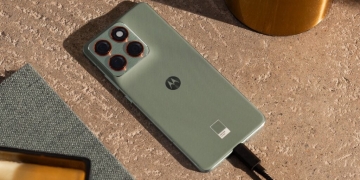 Motorola smartphone running Android 17 beta with new UI features