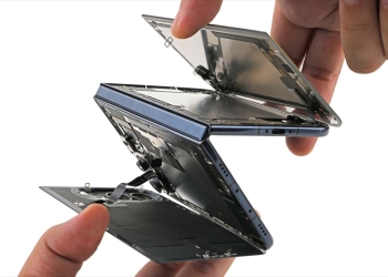 iPhone Duo opened up during iFixit's teardown, showing the hinge, internals and a flex cable