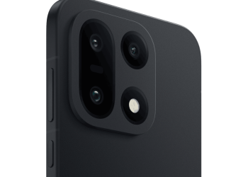 OnePlus 15 rear camera module in black, the flagship on offer in the OnePlus festive sale 2026