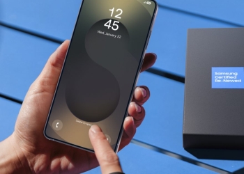Samsung Certified Re-Newed Galaxy S25 phone held next to its Re-Newed box