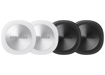 Galaxy SmartTag3 trackers in White and Black arranged in a diagonal row